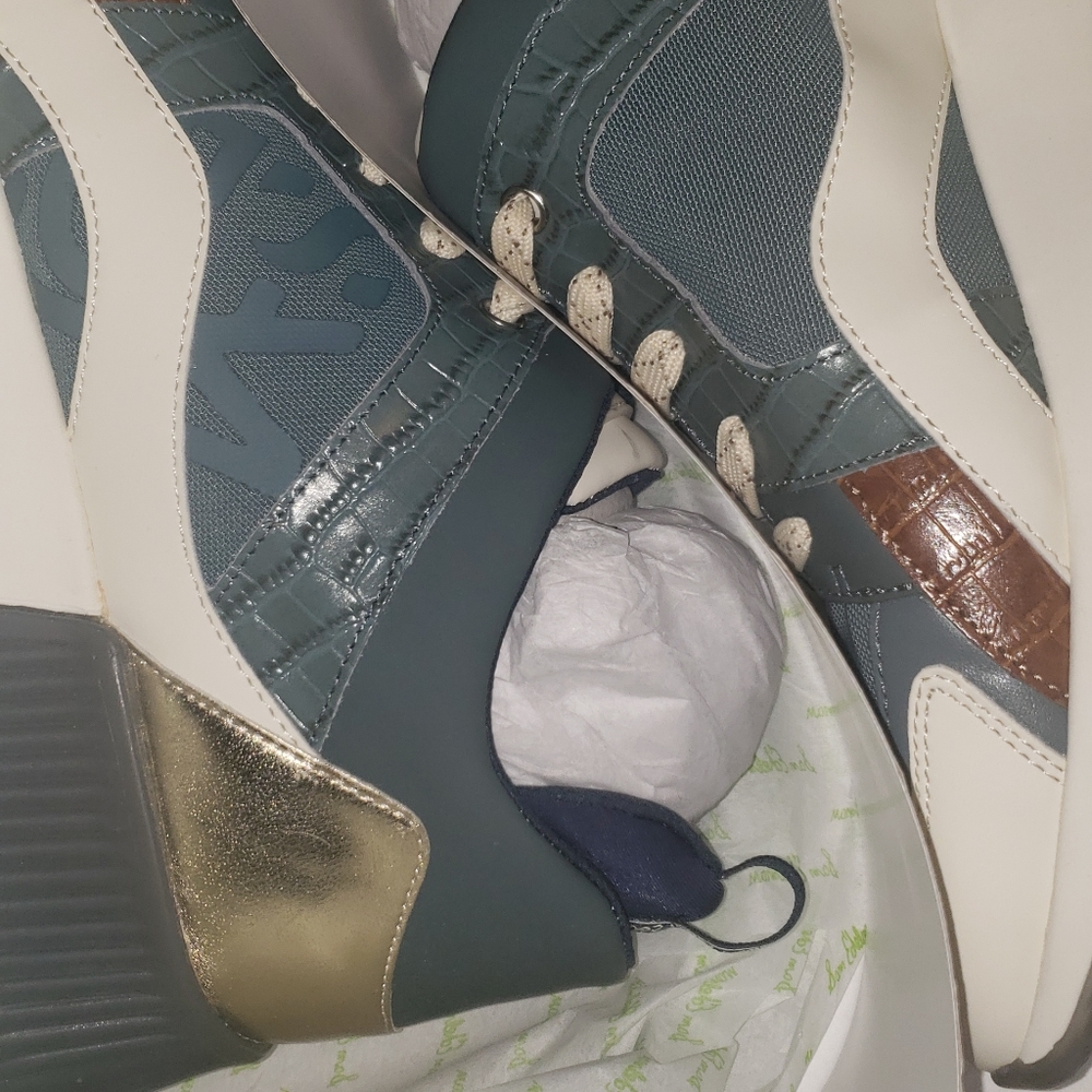 Shoes - Picture 3 of 11